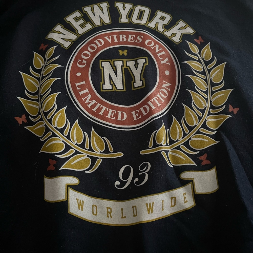 NY pullover - Picture 2 of 2